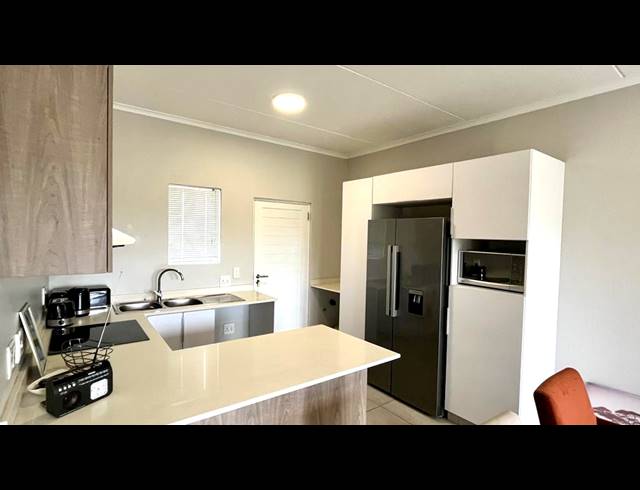 3 BEDROOM APARTMENT FOR SALE IN MANOR ESTATES